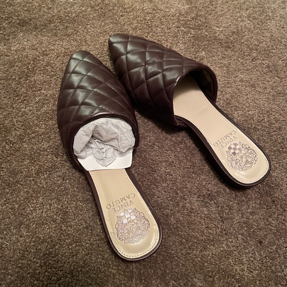 NWT/BNIB Vince Camuto Femlin Mules, Burgundy - Picture 4 of 5